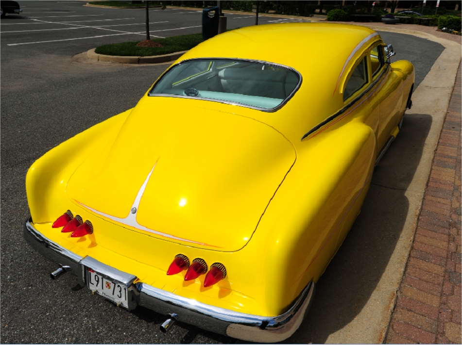En Chevrolet från 1951 är inte den största bilen i katalogen men när Jerrys custom lagt till vid trottoaren är den magnifik. 
