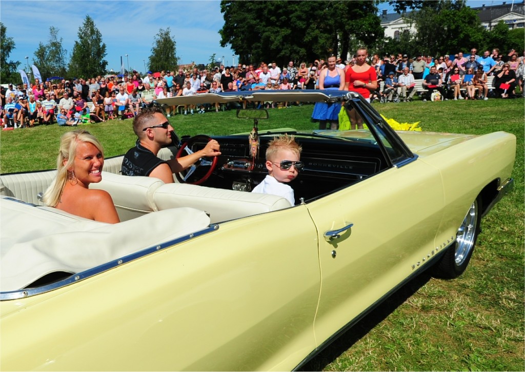 Daniel Westin med familj från Härnösand tävlade i sonens Pontiac 1966 cab. (Jodå, det är redan bestämt att lillen skall överta bilen.) 